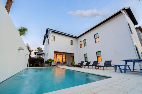 Retreat at Evermore: Luxurious 5-Bed Haven