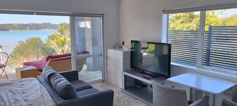 Top Airbnb: Absolute beachfront at "Waimiro" in Bay Of Islands