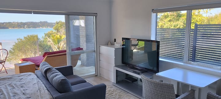 Absolute Beachfront At "Waimiro" - Paihia