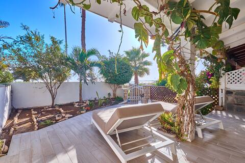 Beach Villa - By Bobbywashere