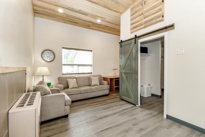 Cloud Nine Cottage - Des Moines, WA