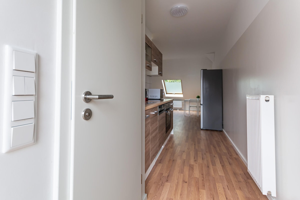 Beliebte Airbnb-Anzeige: T&K Apartments - 4 Zimmer Maisonette - 3 OG Apt. 5 in Obermeiderich