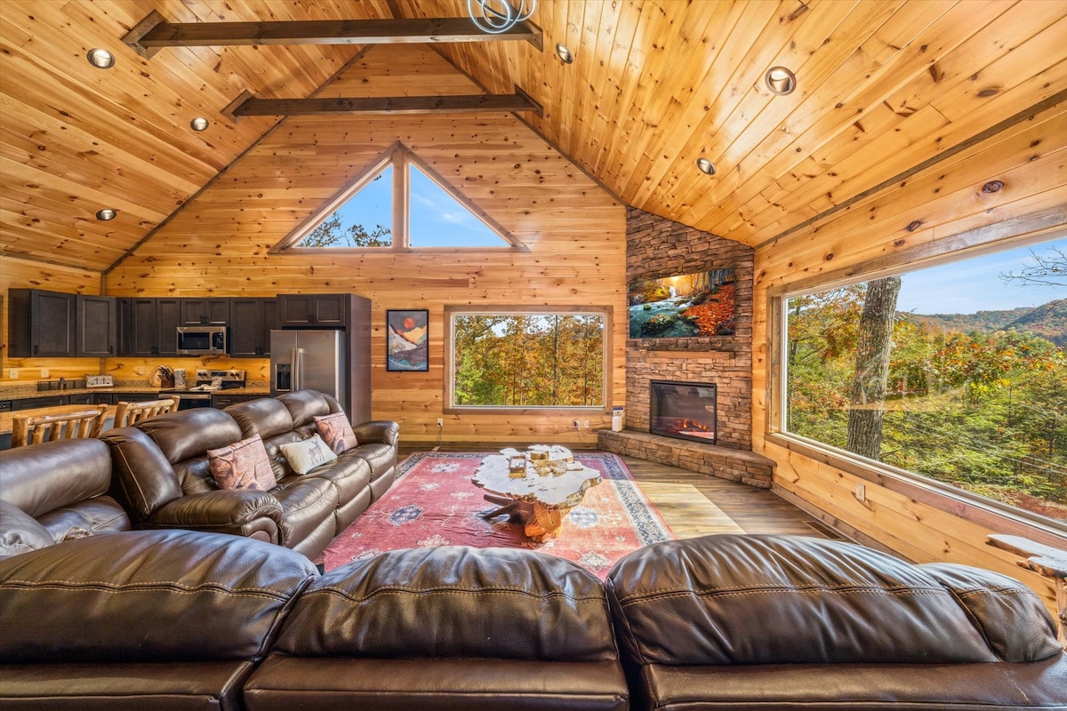 Popular Airbnb listing: Spacious New 5BR Cabin W/ Pool, Theater, and Decks in Pigeon Forge