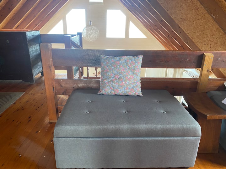 Upstairs retreat - two pullout sofa beds