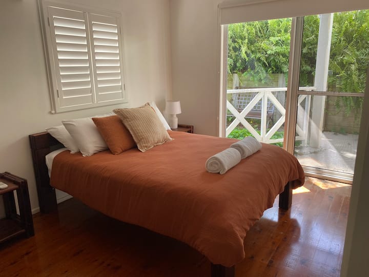 Bedroom 2 - Queen bed