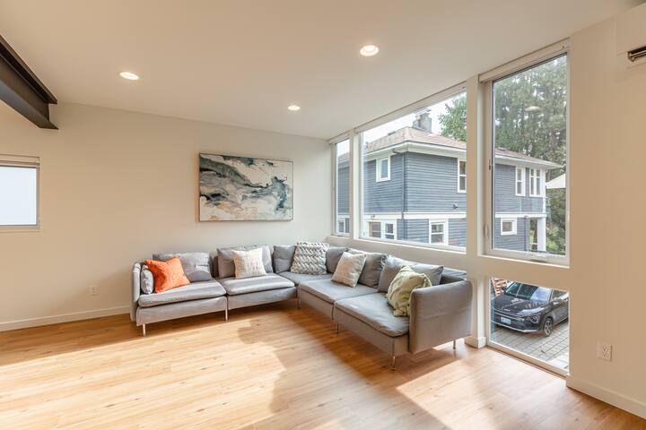 Sunny Modern Masterpiece with EV Charging and A/C gallery image 2