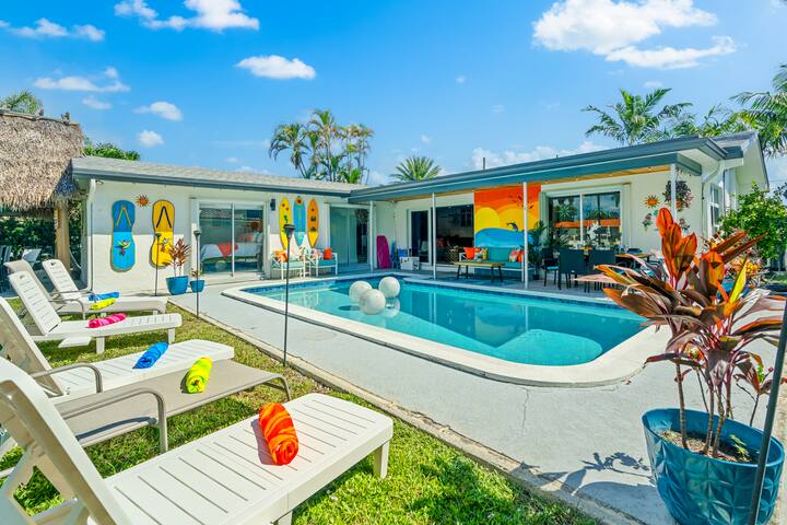 Waterfront Heated Pool, Tiki Bar, Beach Close gallery image 3