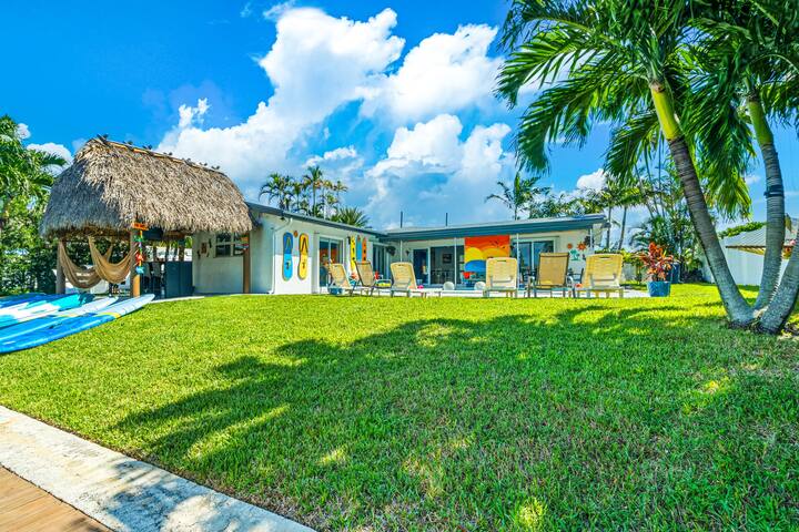 Waterfront Heated Pool, Tiki Bar, Beach Close gallery image 5