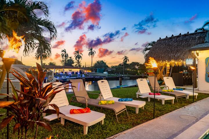 Waterfront Heated Pool, Tiki Bar, Beach Close gallery image 4