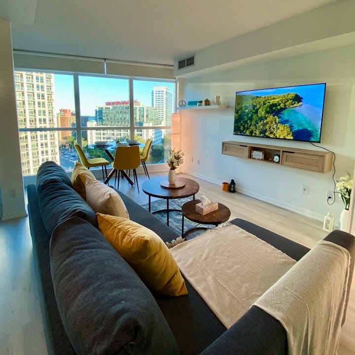 Toronto Lakeview Condo W Free Parking - 