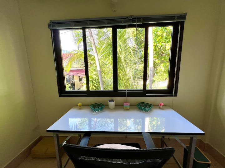 Oficina con vistas al jardín