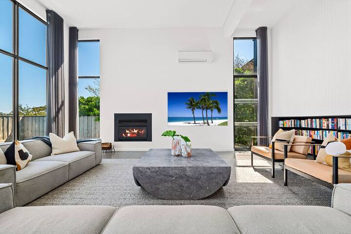 Panoramic Views & Contemporary Style gallery image 3