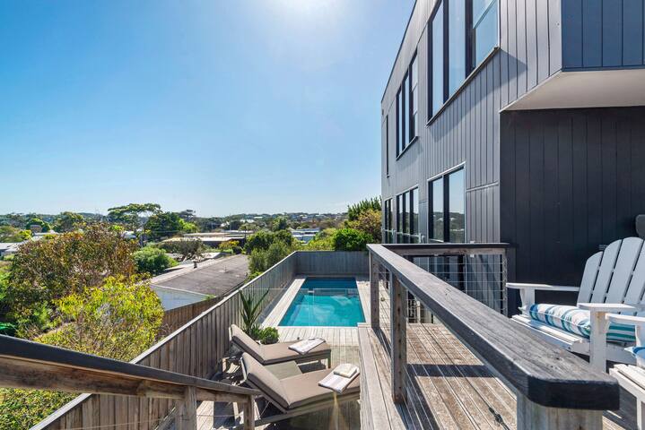 Panoramic Views & Contemporary Style gallery image 4