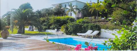 Exceptional villa with pool and private park