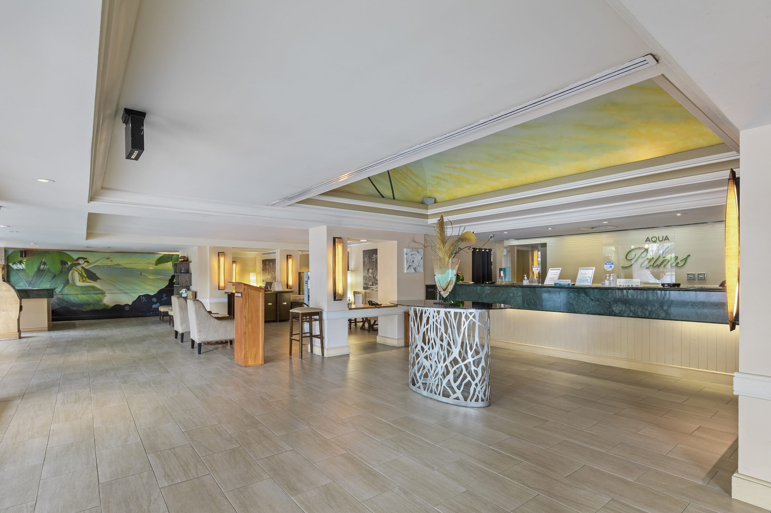 Newly Renovated, Light-filled Studio with Balcony - Image 29