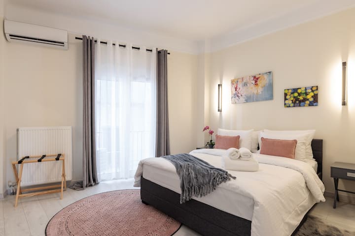 غرفة النوم الأولى