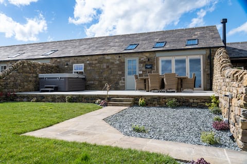 Rural cottage with hot tub, Addingham Moorside