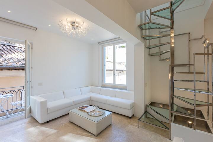 Amazing 3 Levels Penthouse Piazza Venezia gallery image 2