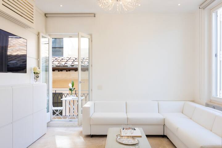 Amazing 3 Levels Penthouse Piazza Venezia gallery image 3