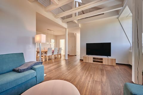 City apartment, perfect location, spacious, modern