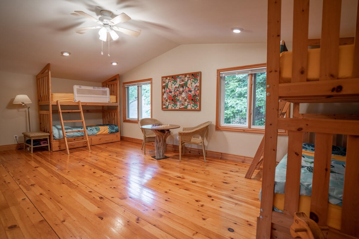 شقة علوية بأربعة أسرّة مزدوجة