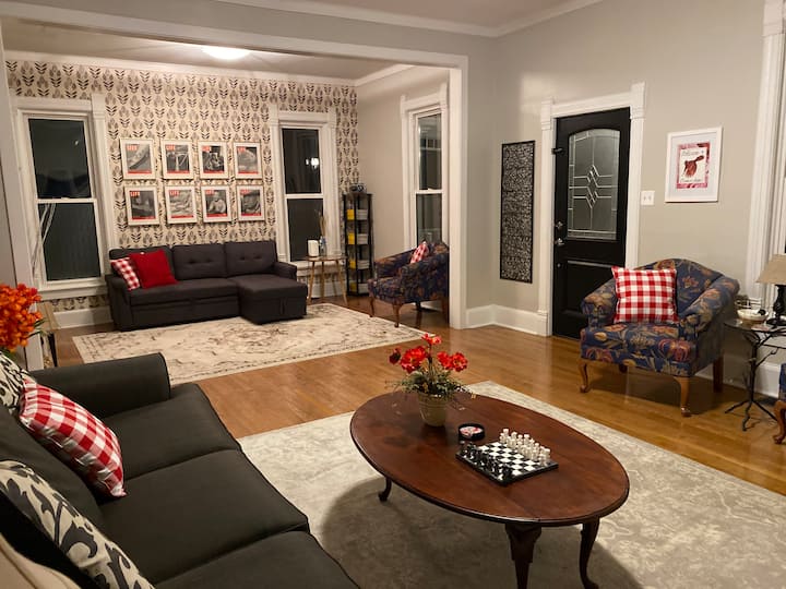 Cardinal Lodge of Downtown Valparaiso Houses for Rent in Valparaiso