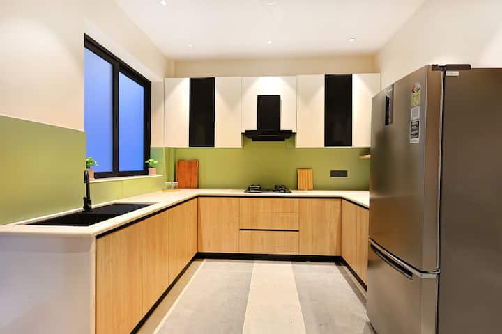 Full kitchen image 1