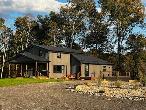 Horse Creek Lodge Houses for Rent in Paoli, Indiana, United States