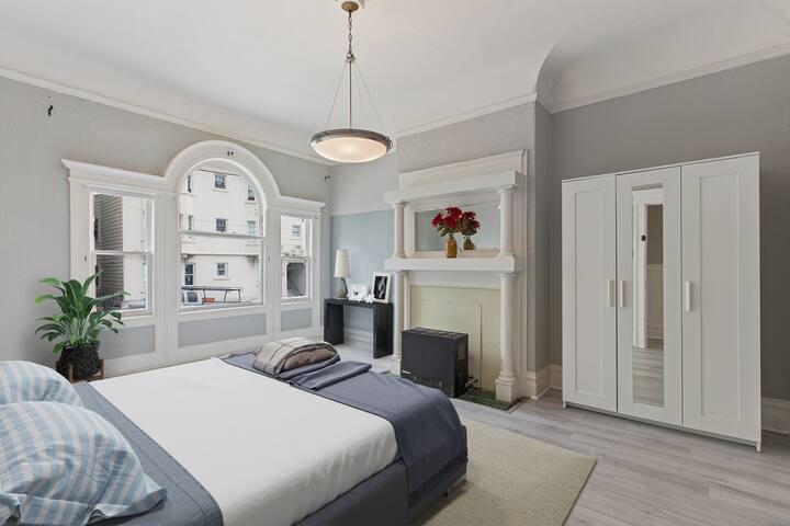 Pano Vu 5BD3.5 BA Nob Hill gallery image 3