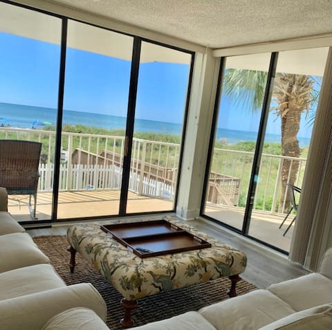 Top Airbnb: Renovated, DiRECT Oceanfront! 3 BR/3 FULL BTH in Myrtle Beach / Conway