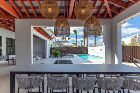 Evermore Orlando: 8-BR Theater Homes w/Pool & Fun