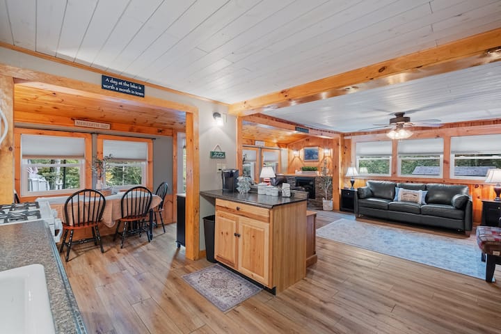 The Lakeside Cottage - Sunset Waterfront, Gilmanton Iron Works