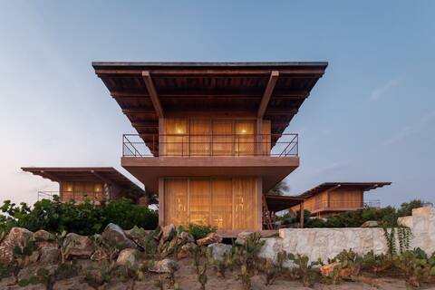 2 Casas juntas frente a la playa
