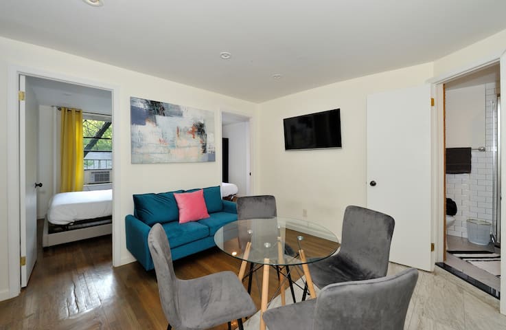 Entire Apartment 3 BR | 2 baths | Steps to Soho gallery image 3