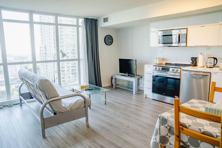 Stylish 2B Condo with Lake Ontario Views & Parking