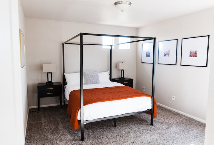 Relájate en esta habitación sencilla pero acogedora