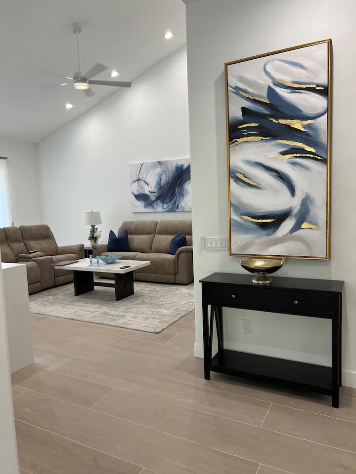 Luxury Condo in Palm Valley Country Club Houses for Rent in Palm