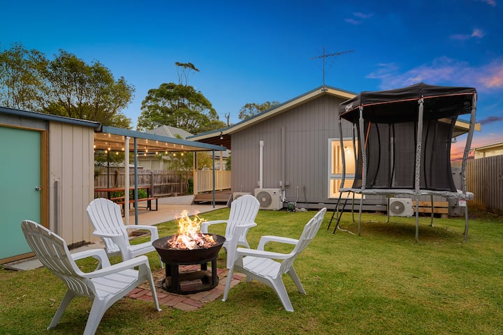 Retreat On Red Rocks - Smiths Beach