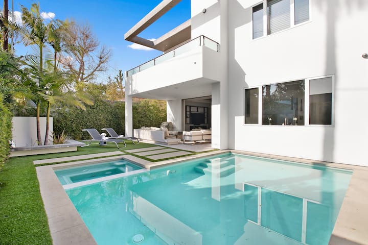 Modern Villa W Pool Near Beverly Center/the Grove - Los Angeles, CA
