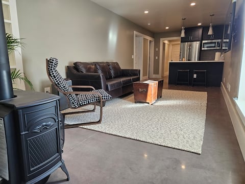 Top Airbnb: In Town! 2 blocks off Main St Upgraded 2 Bed/Bath in Breckenridge