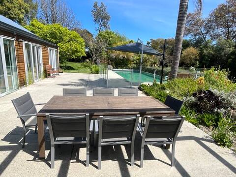 Woodleigh - beautiful spacious large home and pool