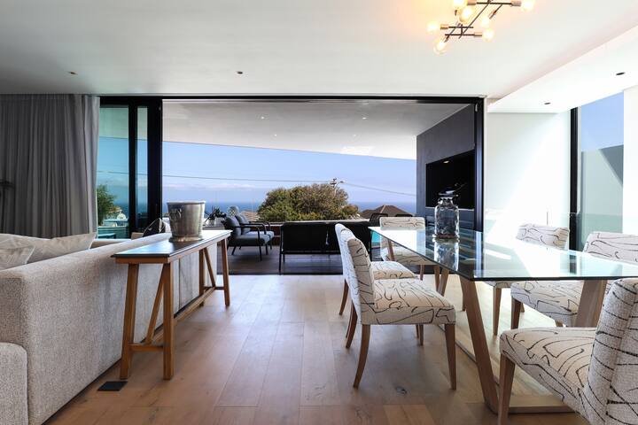 Paradise in Camps Bay:Luxury Villa with Pool&Views gallery image 5