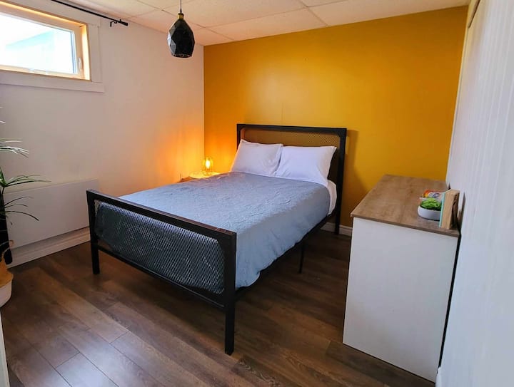 غرفة نوم 2 سرير مزدوج في الطابق السفلي