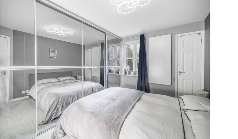 Beautifully designed flat in Putney gallery image 2