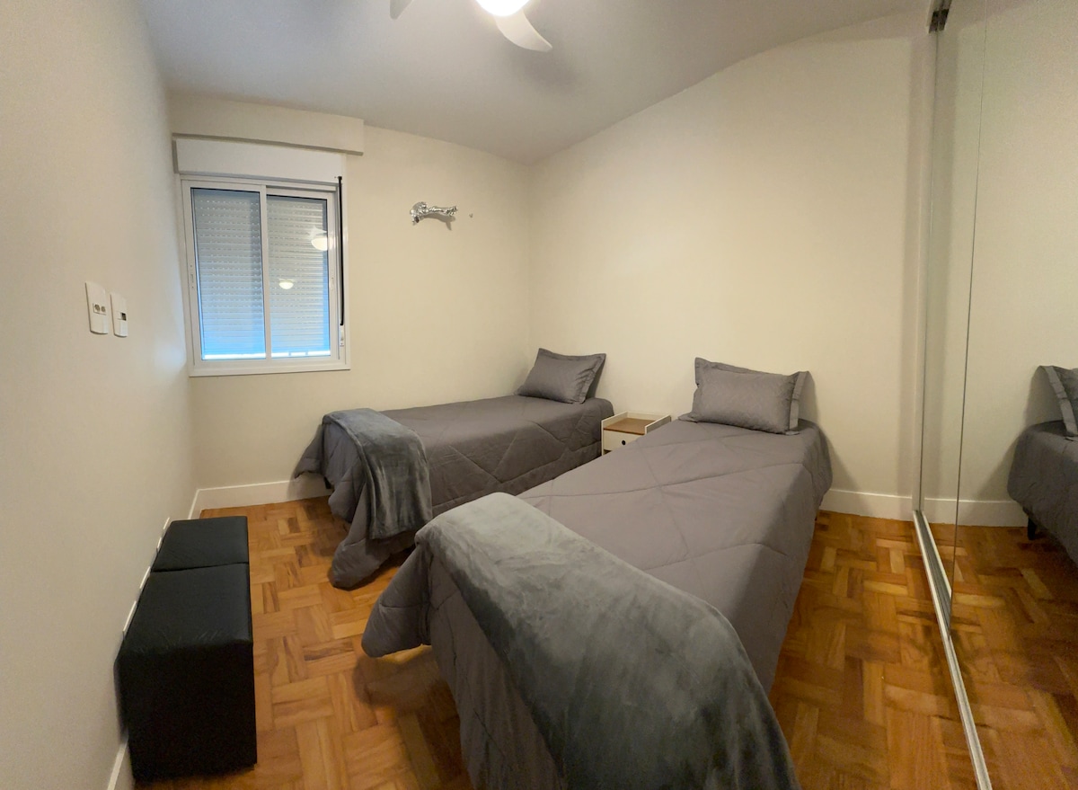 Bweni la 2 lenye vitanda viwili, kimojawapo ni mgeni wa watu wawili