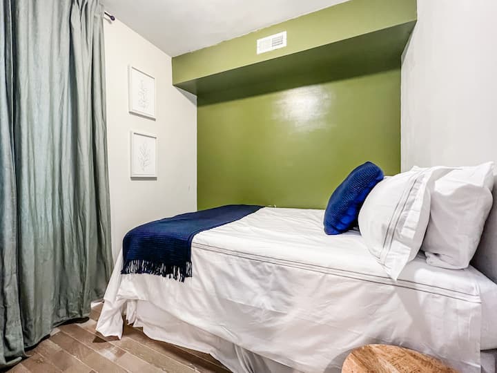 Spálňa 2. Veľká posteľ. 