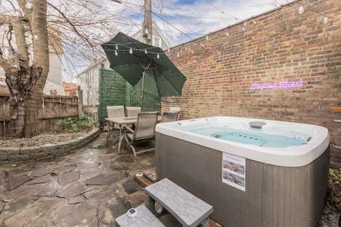 Successful Airbnb property: Cle Rocks-Little Italy! W Massage chair/Hot tub #2 in University