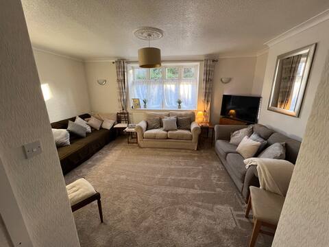 7 Bedrooms, 4 receptions, 3 bathrooms, Sleeps 18