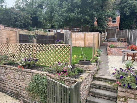 7 Bedrooms, 4 receptions, 3 bathrooms, Sleeps 18