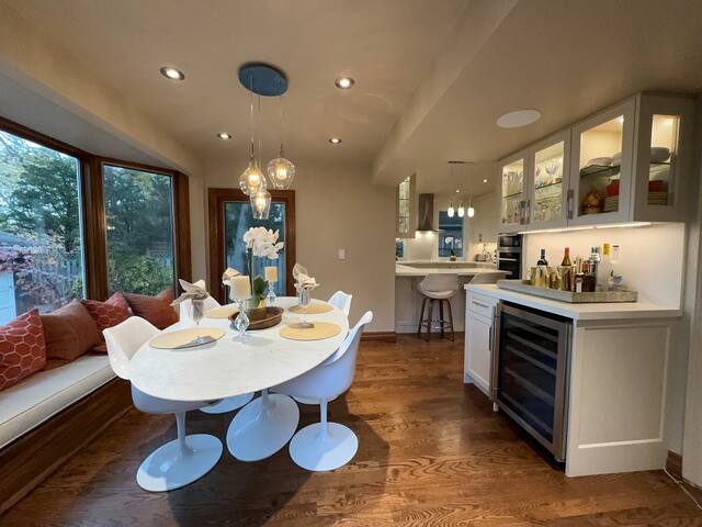 Luxury Toronto Mansion Retreat in Prestigious Area gallery image 4